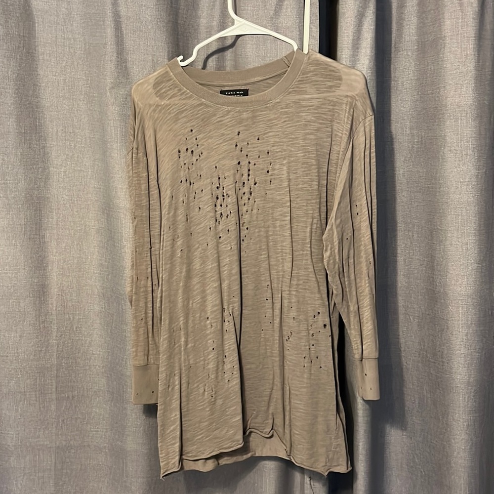 Men’s Zara long sleeve shirt.